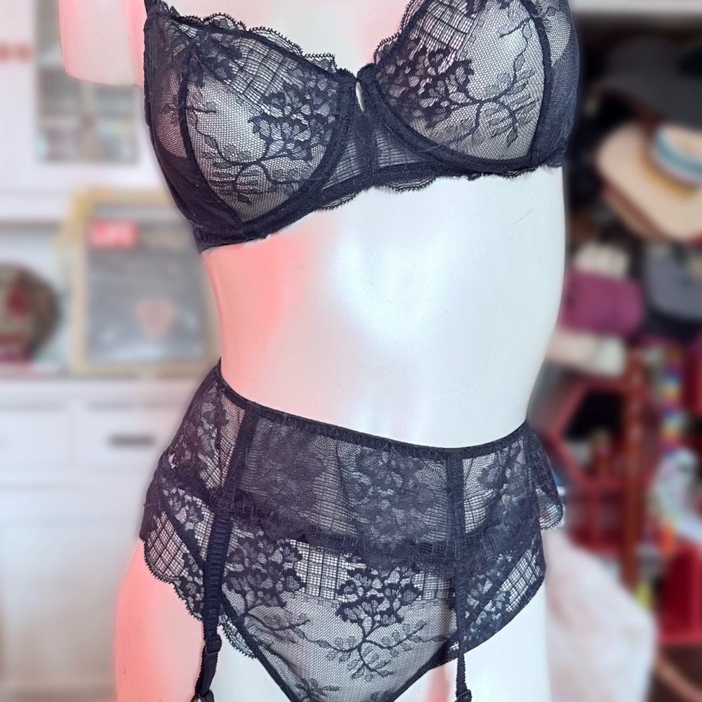 Simone Perele  3 PC Navy REVE Set, 32F Underwire Bra, SM Panty, & SM Garter Belt